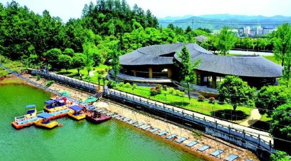 擦亮生態(tài)自然底色，做活文旅發(fā)展“大文章”