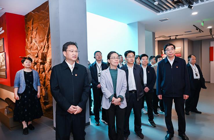 江西省生態(tài)環(huán)境廳主題教育專題讀書班開(kāi)展紅色走讀活動(dòng)